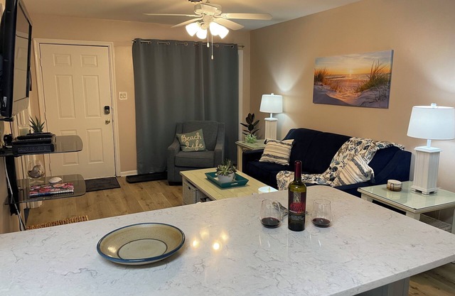 2BR 2BA Quiet North OCMD Condo+Hot Tub+Beach+Pool