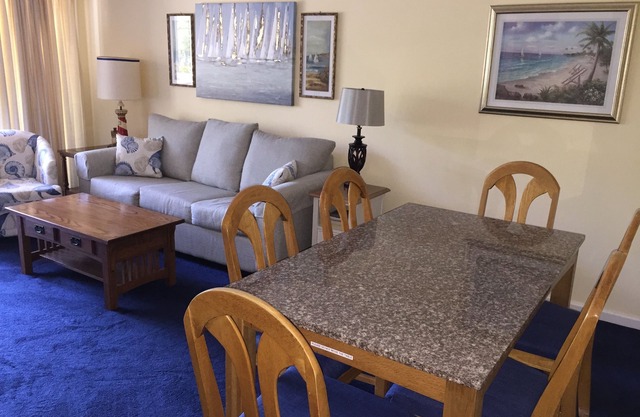 2BR/2BA ResortCondo, Beach/Shopping/Entertainment, Free WiFi & Parking, Clean