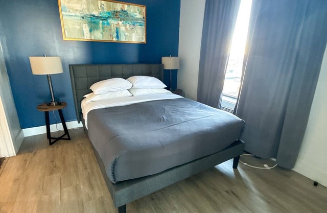 2BR apt close to EWR 7881