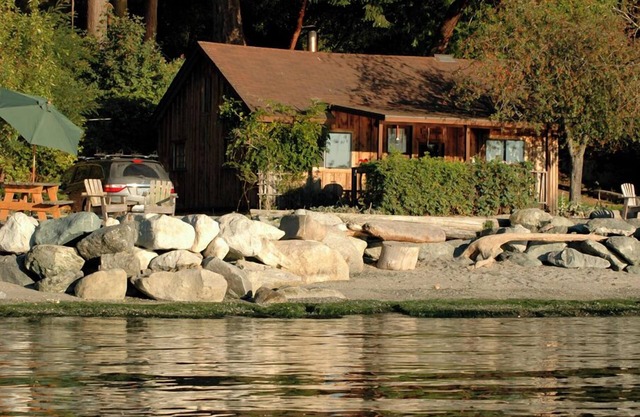 2BR Beachfront Cabin w/loft - steps from prime west-facing beach!