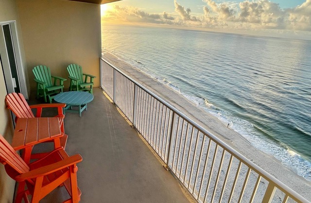 2BR Beachfront Condo w/AMAZING Views! In the Heart of Gulf Shores.