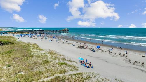 2BR Beachfront Condo with Pool BBQ & Steps To Pier