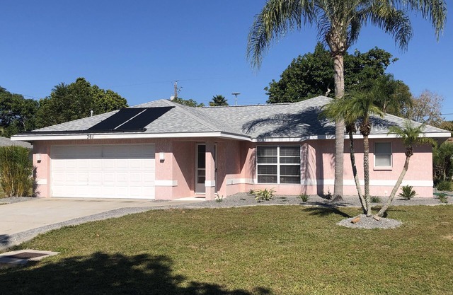 2BR Beautiful Venice Home with Private Pool