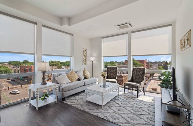 2BR City Loft Amazing Glass Views