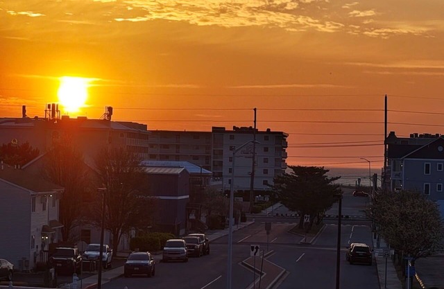 2BR Family Friendly Condo w/Large Balcony, Partial Ocean Views, Outdoor Pool