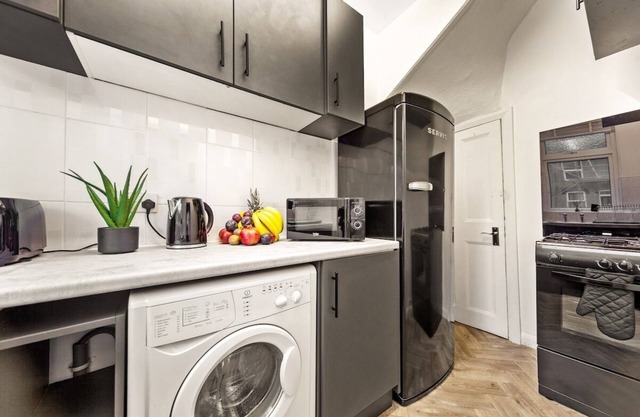 2BR Furnished l Parking l WiFi