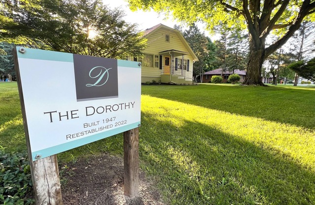 2BR, Game Room, Private Outdoor Space with Fire-pit