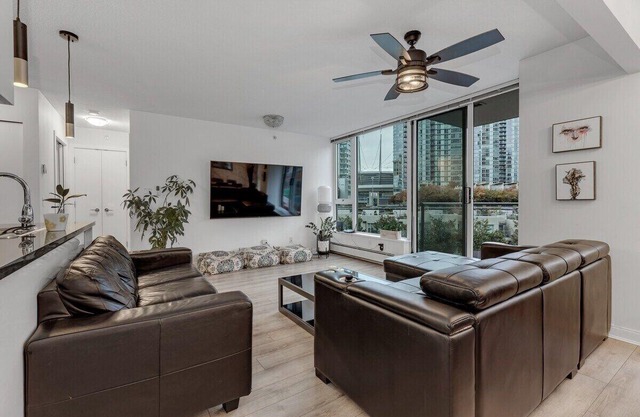 2BR Gastown Downtown Vancouver close to everything