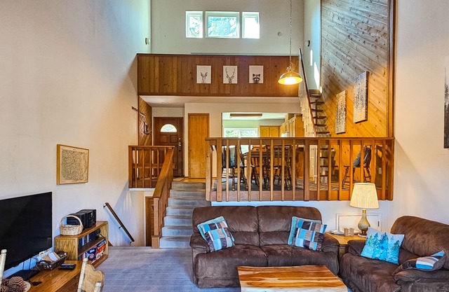 2BR Huntington Lake condo with stunning views, WiFi, 2 decks, private W/D