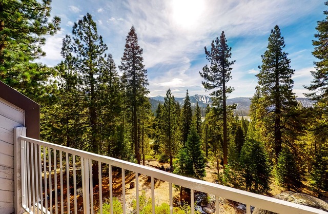 2BR Huntington Lake condo with mountain views, WiFi, 2 decks, private W/D