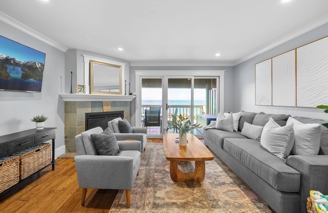 2BR Lakefront Tahoe Condo w/2 balconies, close to Northstar!