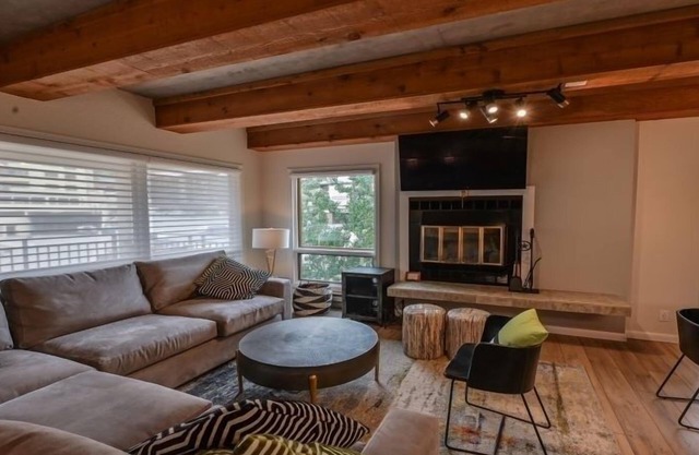 2BR Residence with Huge, Sectional Couch by RedAwning