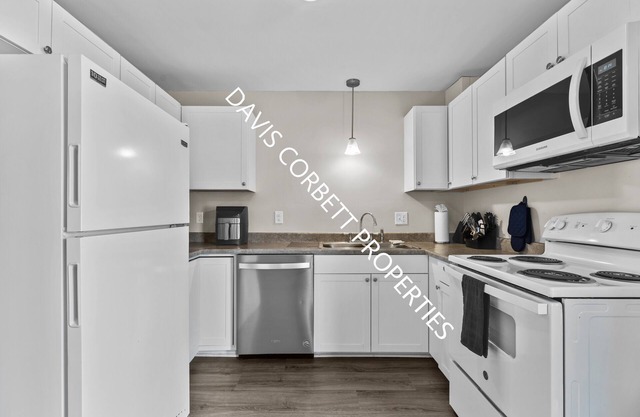 2BR Townhouse Duplex 8 min to ECU 10 min to Vidant