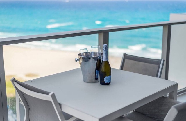 2BR Tranquil Luxury by the Sea. Chic apt at Amrit
