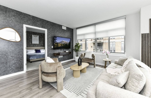 2BR Urban Retreat | Gym, Prkng & Scenic Rooftop