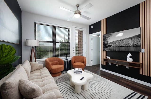 2BR UrbanEscape w/Gym, Prkng Near Rvrwalk & Dome