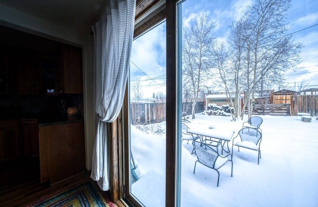 2BR Victorian Retreat Near Trail & Pet Friendly