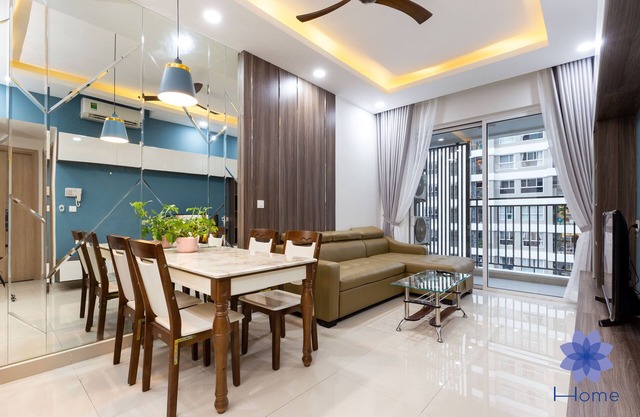 2BRs Apt with Big Balcony, Flight View, Free Gym & Pool.