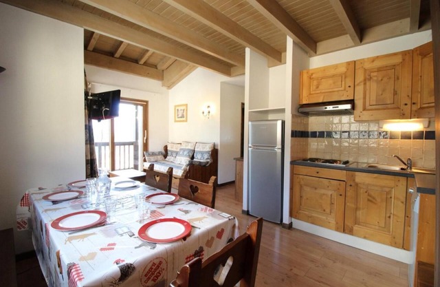 2nd floor, balcony, tv, ski locker, 43m², Aussois