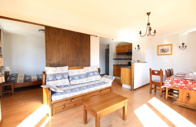 2nd floor, balcony, tv, ski locker, 48m², Aussois