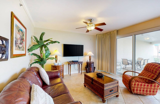 2nd-floor condo in beachfront complex with pool, hot tub, firepit, & gym