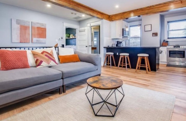 2nd Floor Penthouse w/fast wifi and RV Parking
