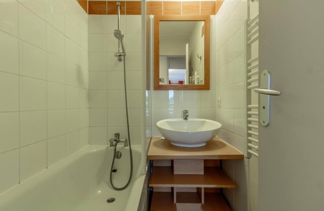 2nd floor, swimming pool, balcony, tv, ski locker, 30m², La Plagne