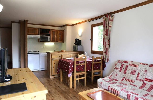 2nd floor, view open, balcony, tv, ski locker, 50m², Aussois