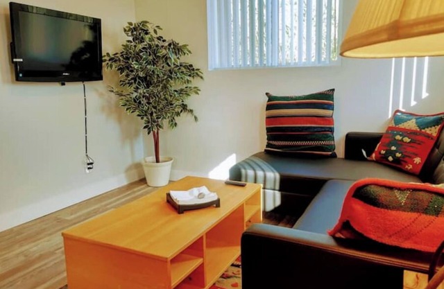 2nd Story Open Air Balcony; Welcoming Apartment!nn