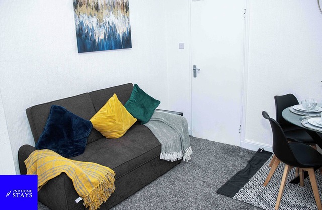 2ndHomeStays I City I Sleeps 5 I Contractors