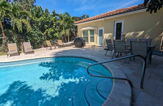 3/2 Heated Private Pool, 5 Min to Beach