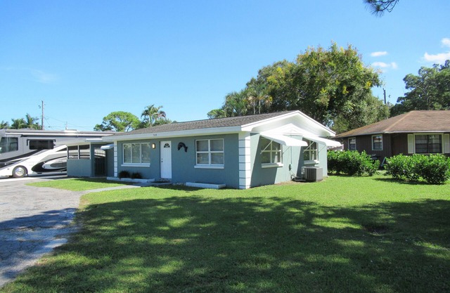 3-2 Pool Home close to Beach and intra coastal area. Room for boat in driveway.