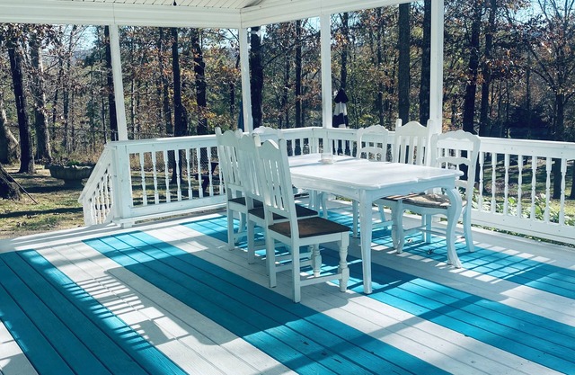 3 acres on Lake Hamilton with a pool- Sleeps 35 guest