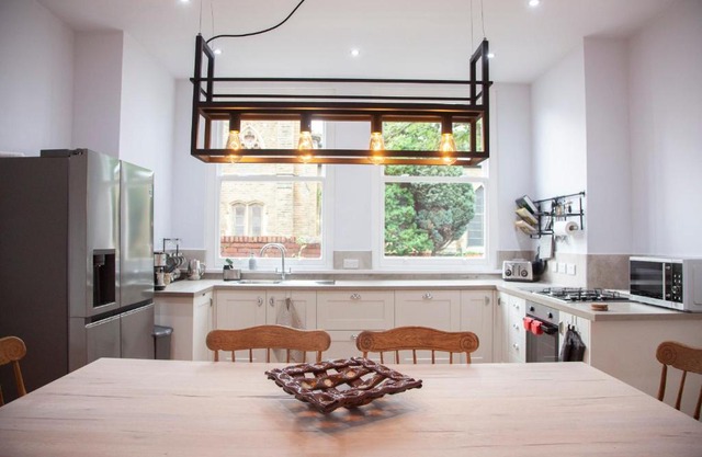 3 Bath Contemporary Victorian Near Manchester Attractions