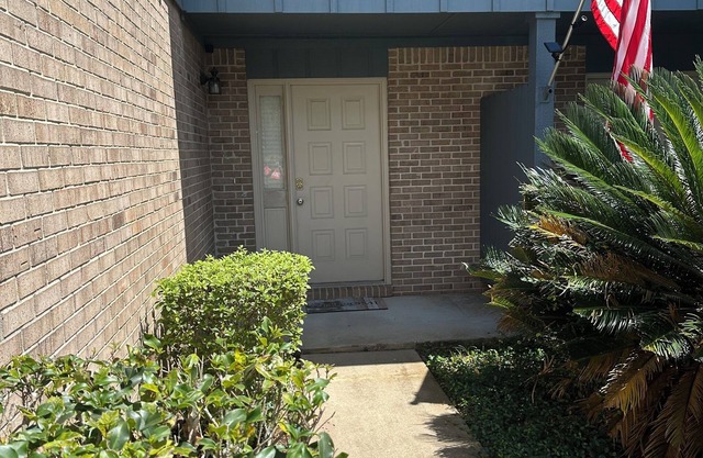 3 bed 2-1/2 bath Townhome in quiet residential neighborhood of Niceville!