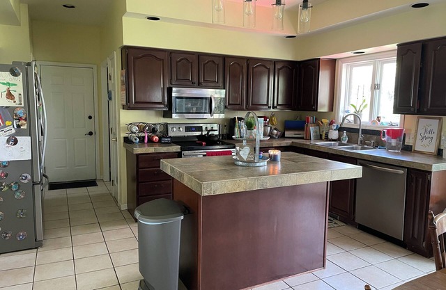 3 bed, 2.5 bath home in the heart of Oshkosh available for EAA week!