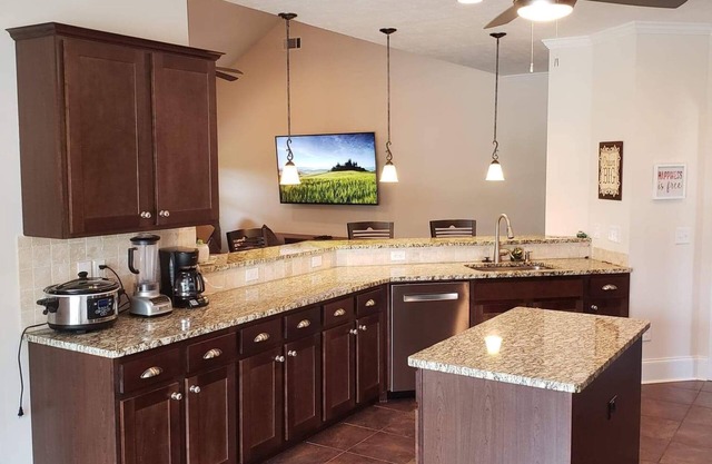 3 bed/2.5 baths, great neighborhood