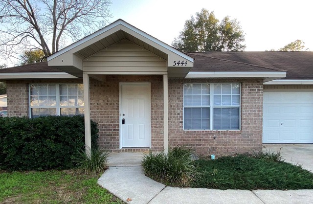 3 Bed/ 2 Bath/ 1 CG Updated Townhome