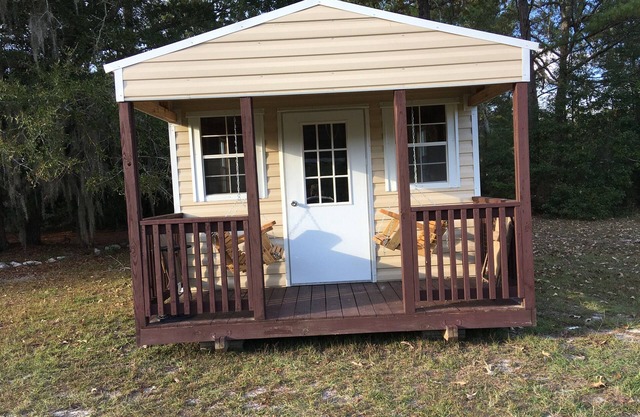3 bed /2 bath comfy retreat near Sav without being right in the city