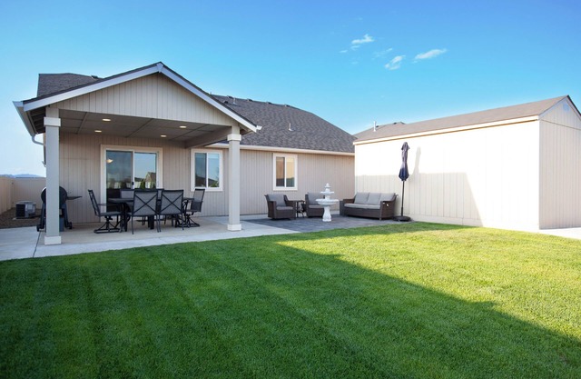 3 bed/2 bath residence nestled in a conveniently located family-friendly neighborhood.