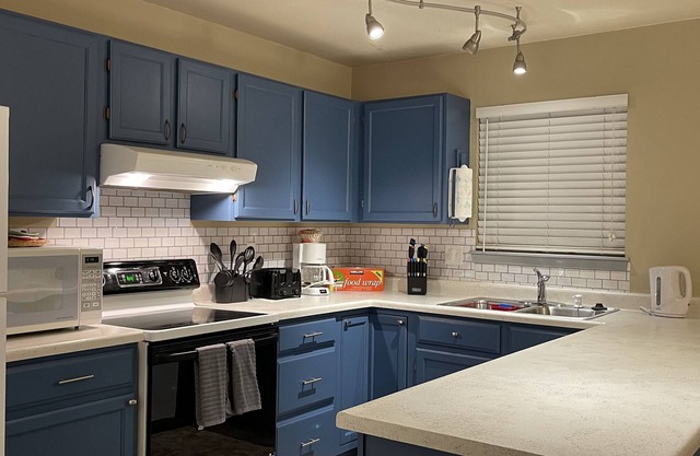 3 Bed 2 Bath Townhouse In A Great School District.