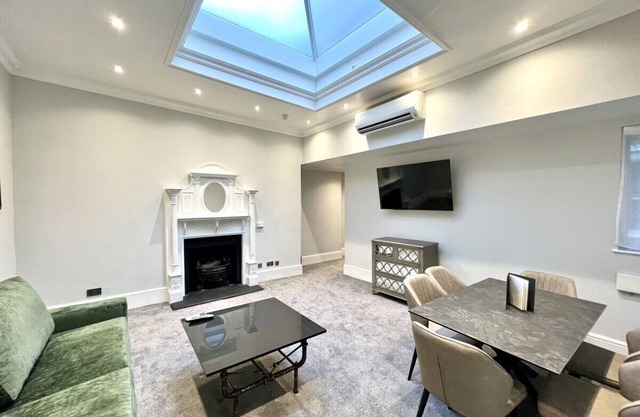 3 bed/3 Bath Brand New Flat, Patio, Sky TV, AC