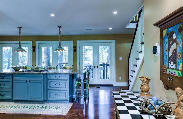 3 bed + loft 3 bath cottage on Lake Rosseau! Hot Tub! BBQ!
