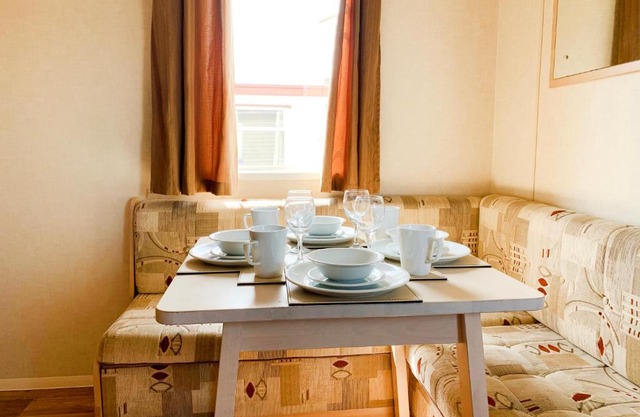 3 Bed Caravan-Sleeps 6-Pet Friendly-Near the Beach