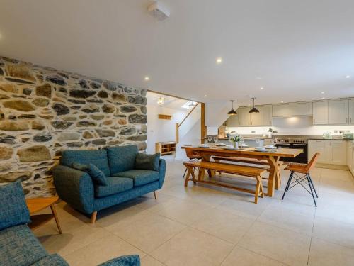 3 Bed in Aberdovey 75025