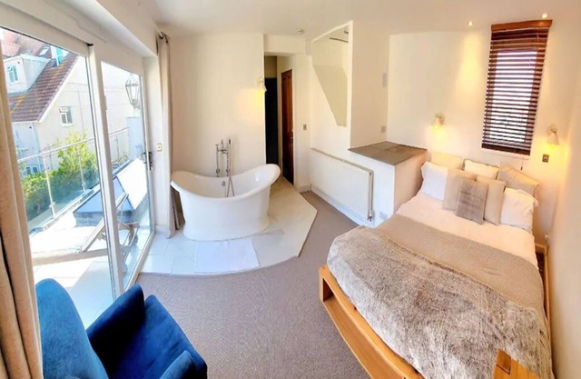 3 Bed Lodge apartment with ensuites and balcony, near the beach in a quiet area