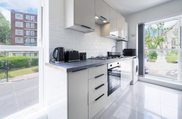 3 Bed Luxury Spacious Flat In Camden Close To Station (London Zone 2)
