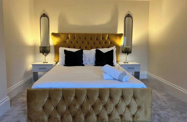3 Bed - Sleeps 7 - Free Parking - Central Location