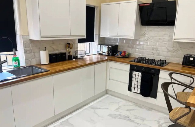 3 Bed - Sleeps 7 - Free Parking - Central Location