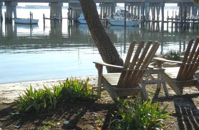 3 BEDROOM 2 BATH ON THE WATER